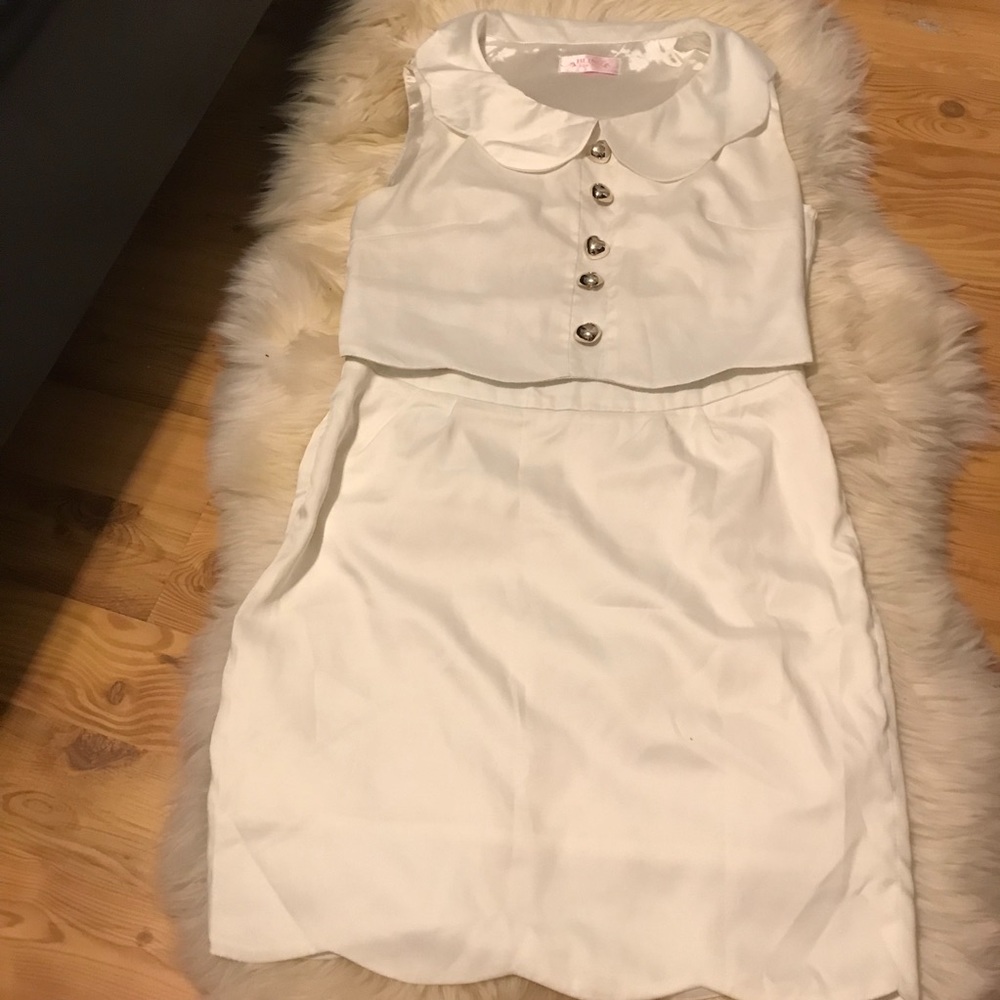 White scalloped skirt set